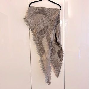 Aritzia Wilfred Triangle Blanket Haus Party Scarf 100% Wool